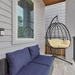 Camp Out - Big Backyard W/Hottub - 5Mins To Downtown