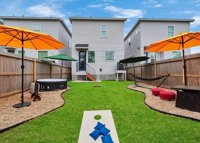 Camp Out - Big Backyard W/Hottub - 5Mins To Downtown