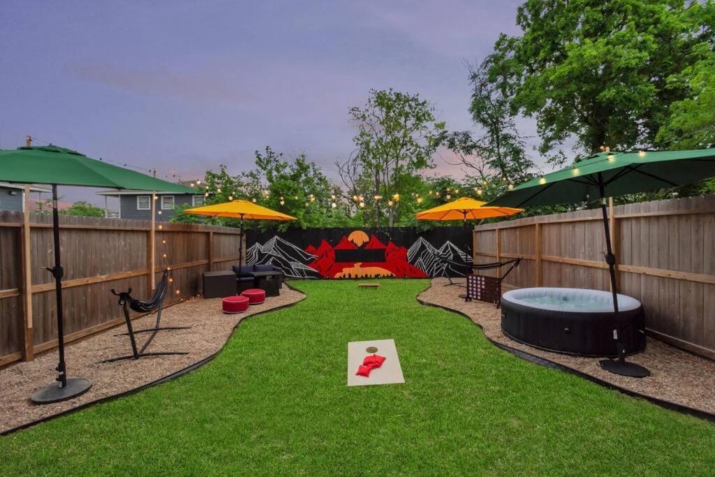 Camp Out - Big Backyard W/hottub - 5mins To Downtown Holiday home *
