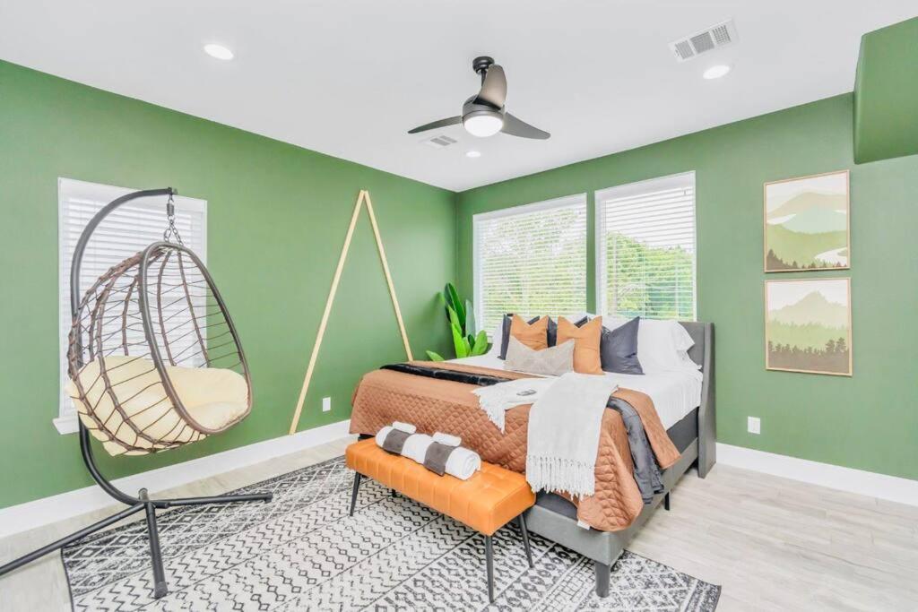 Camp Out - Big Backyard W/hottub - 5mins To Downtown * Houston