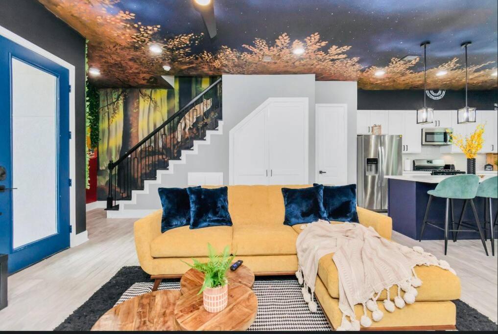 Holiday home Camp Out - Big Backyard W/hottub - 5mins To Downtown Houston